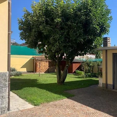 Locazione Turistica La Magnolia Holiday home Montonate